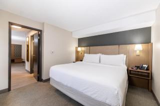 Holiday Inn Hotel & Suites London by IHG - 0