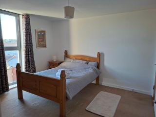 Elegant three bedroom flat - 3