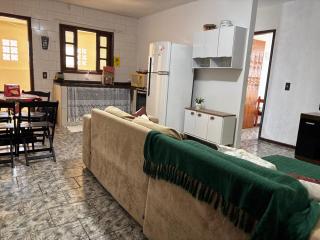 Amplo apartamento próximo ao mar, Praia de Leste - 0