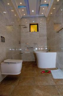 Shikari Luxville - 9