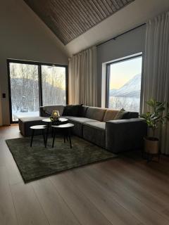 LyNora - A Luxury Fjordside Lodge near the Lyngen Alps, Skjervøy & Nordreisa - 2