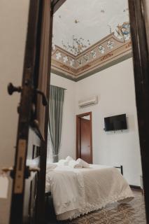 Golden house - 8