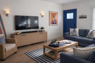 The Peacock Bungalow- Heated Pool & Jacuzzi- 5 min to beach! - 1