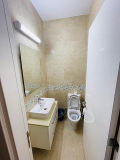 City Center Cozy Apt - 8