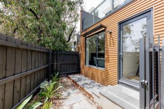 Splendid Spacious - Port Melbourne Beachside Home - 1