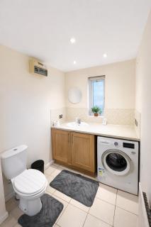 Spacious House 10 min away from NEC, BHX Parking - 5