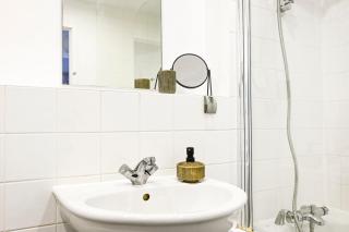 Luxury 1-Bed Home with Balcony and Sofa Bed in Tottenham - Ideal for Leisure, Contractors and Family stays - 1