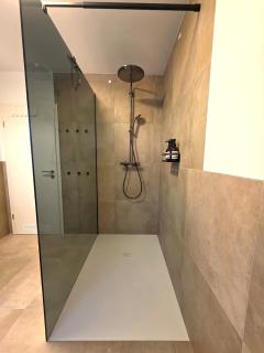 Modernes Ferienhaus mit großer Küche, Terrasse & Garten - 3