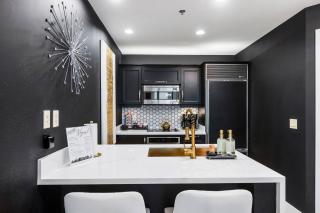 MGM Vegas Penthouse – Balcony Luxury on Strip - 5
