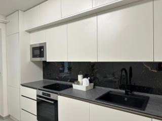 Spacious 3BR Apartment near Metro - 3