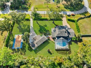 Pool Pickleball Game Room Sleeps 18 - 0