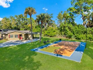 Pool Pickleball Game Room Sleeps 18 - 7