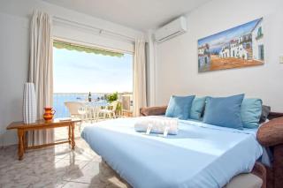 Seafront Apartment with parking - 8