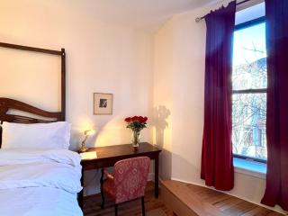 Luxurious bedroom - 8