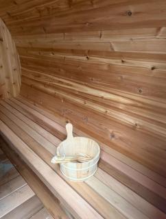 The Royal Ravine Luxury Retreat with Hot Tub & Sauna - 1