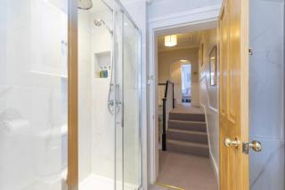 Beautiful 4 Bedroom Home - 4
