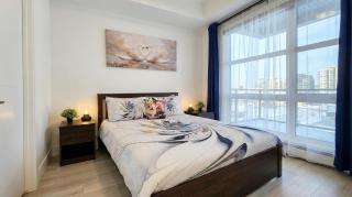 Family Stylish 1BR and Den Condo -Apartment with City View, Downtown, Balcony, Free Parking, In-Suite Laundry! - 8
