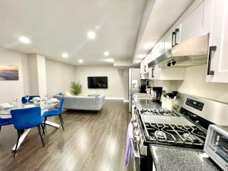 Violet Escape Modern Apt 1B 1B, Kitchen, Parking - 9