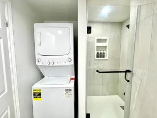 Violet Escape Modern Apt 1B 1B, Kitchen, Parking - 8