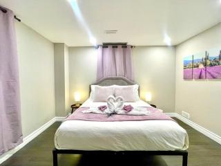 Violet Escape Modern Apt 1B 1B, Kitchen, Parking - 3