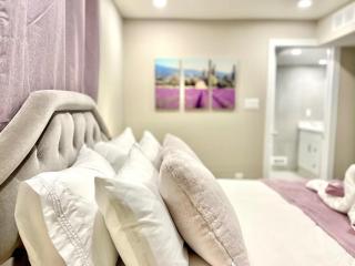 Violet Escape Modern Apt 1B 1B, Kitchen, Parking - 2