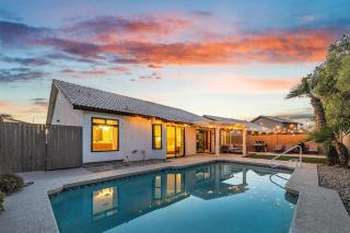 Luxe Remodeled Home With Pool Minutes From Downtown Gilbert - 8