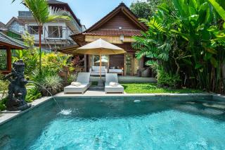 Warm Wooden Tropical Villa with Pool - 0