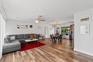 Seabreeze Escape, Oasis, Entire House, 3br,2bath Big Private Yard, HEATED Saltwater POOL, Near Shops, Restaurants, Bars, Casinos, Sleeps 8 - 0