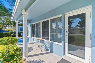 Seabreeze Escape, Oasis, Entire House, 3br,2bath Big Private Yard, HEATED Saltwater POOL, Near Shops, Restaurants, Bars, Casinos, Sleeps 8 - 2