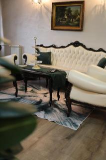 Royal Baroque Apartment with Stunning Views - 8