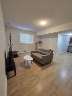 Modern 2 Bedroom Suite Private & Fully Furnished - 9