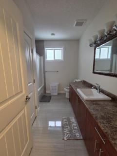 Modern 2 Bedroom Suite Private & Fully Furnished - 1