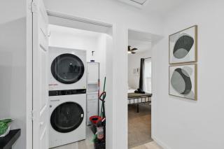 Modern 2BR Unit with Hot Tub - 5