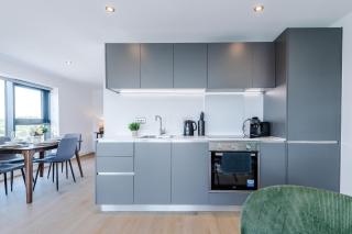 Premium 2-Bed Home in Leeds City Centre by MCPI Hosting, Perfect for Families & Contractors - 7