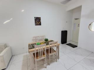 ARJ Residensi 19 at Sri Cemerlang 3BR, Wifi, Netflix - 5