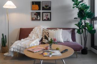 City View Brunswick 2BR Apartment with Free Parking - 0