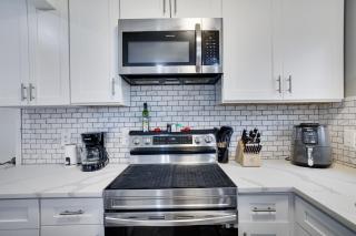 Charming n Fun chalet Retreat in The Poconos - 5