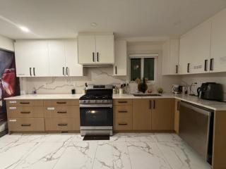 Vancouver Downtown Apartment - Walk to SkyTrain & BC Place, Free Parking - 0