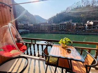 Phoenix Fuyuan Villa Riverside Hotel - 8