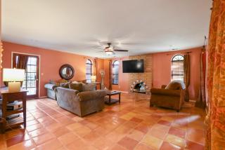 Happy Hours Pretty Quiet Comfortable Suite #2 - 5