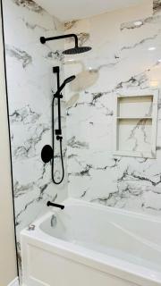 4-Bed, 3 bath Luxury Home in Oakville - Prime location - 6