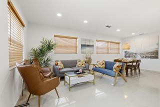 3BR Miami Home - Pool - 5M to Airport - 3