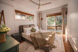 5BR Pool - BBQ Retreat - Sleeps 11 max - EV Station - 5