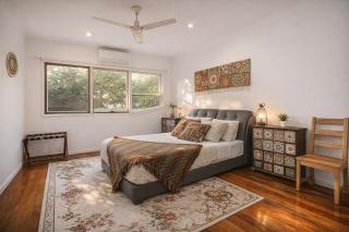 5BR Pool - BBQ Retreat - Sleeps 11 max - EV Station - 7