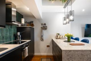 Stunning High Street Loft in Cheltenham - 1