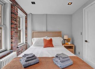 Charming 3-Bedroom Apartment in Midtown West - 9