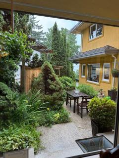 Spacious + Private 1 Bedrm Garden Suite near Ocean - 5