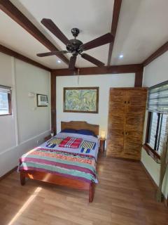 The English Filipina Secret Garden Resort - 8