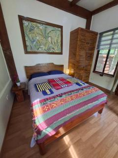 The English Filipina Secret Garden Resort - 6