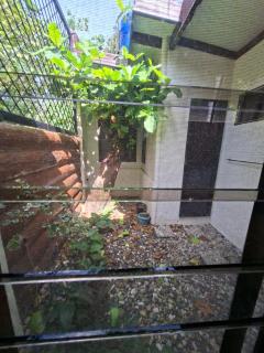 The English Filipina Secret Garden Resort - 3